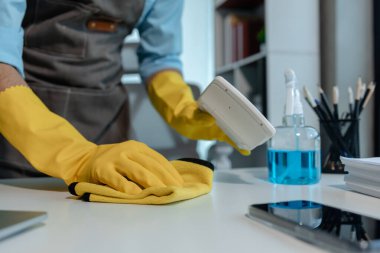 İşyerinde çalışan bir mimar, işlemesi gereken bir çok bilgiye sahiptir, bir mühendis önemli bir projede çalışır ve müşteriyi memnun etmek için bir sürü fikir üretmelidir.