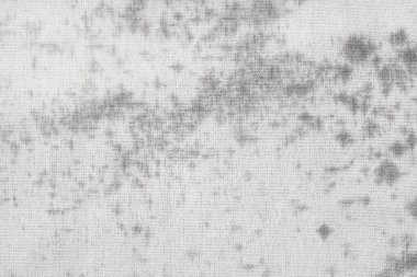 Yıpranmış beyaz pamuktaki mantar, kirli ve küflü eski kumaş..