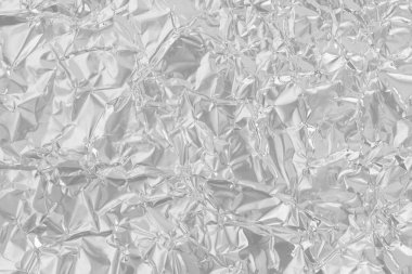 Parlak gümüş folyo dokusu, buruşuk ve dalgalı ambalaj kağıdı deseni.