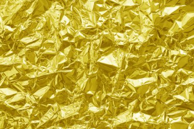 Parlak altın folyo desenli arka plan, buruşuk ve dalgalı sarı ambalaj kağıdı deseni.