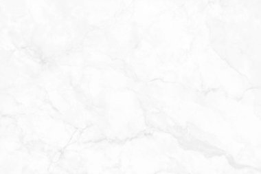 Beyaz gri mermer pürüzsüz ışıltı desenli arka plan, doğal desenli fayans taşı zemininin karşı görüntüsü..