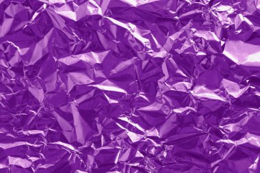 Mor folyo dokusu arkaplanı, buruşuk ve dalgalı ambalaj kağıdı deseni.