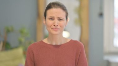 Üzgün ve Ağlayan Genç Kadının Portresi