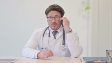 Klinikte Orta Çağ Doktoru Konuşuyor