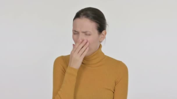 白い背景に病気の若い女性の咳 — ストック動画