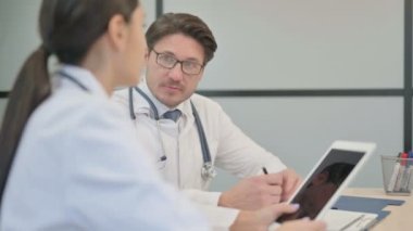 Doktor 'un Kadın Doktor' la Konuşması 'nı kapatın.