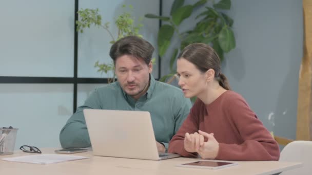 Creative Business People Discussing Online Work Laptop — Vídeos de Stock
