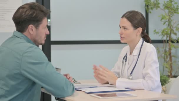 Female Doctor Consulting Man Clinic — Vídeos de Stock