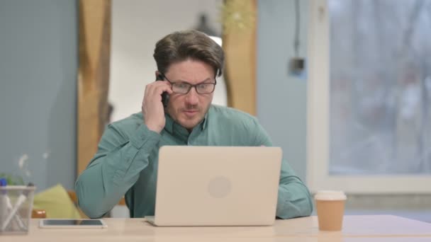 Displeased Mature Adult Businessman Talking Angrily Smartphone Office — Video