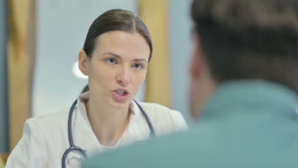Female Doctor Consulting Man Clinic — Vídeos de Stock