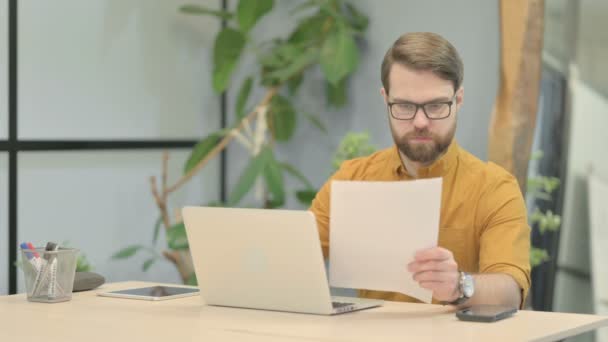 Middle Aged Businessman Working Laptop Documents — Vídeo de Stock