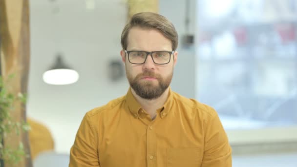 Portrait Disliking Middle Aged Businessman Feeling Displeased — Stock Video