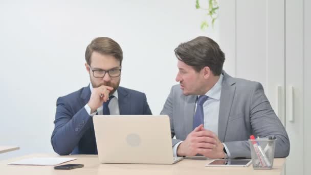 Businessmen Working Together Laptop Office — Vídeo de Stock