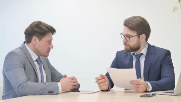 Businessmen Shaking Hands Talks Ensure Deal — Stockvideo