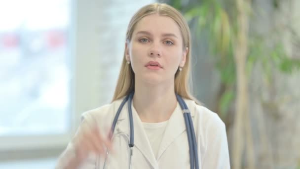 Ograniczenie Młodego Lekarza Wyparciem Się Ciąży — Wideo stockowe