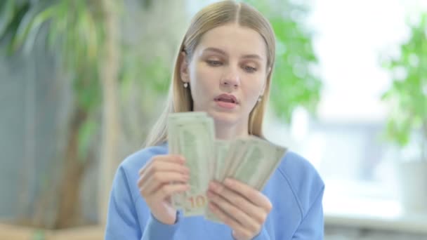 Portrait Casual Young Woman Counting Dollar — Video Stock