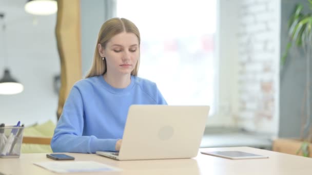 Disliking Young Woman Shaking Head Denial While Working Laptop — Video Stock