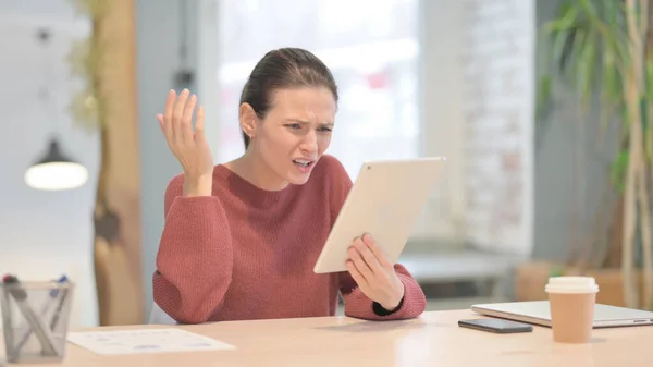 Shocked Young Woman Reacting Loss Digital Tablet — Stockfoto