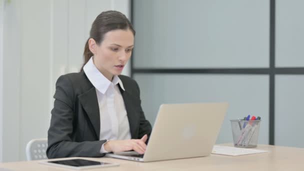 Businesswoman Having Headache While Working Laptop — Vídeo de Stock