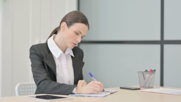 Stressed Businesswoman Trying Write Work — Vídeos de Stock
