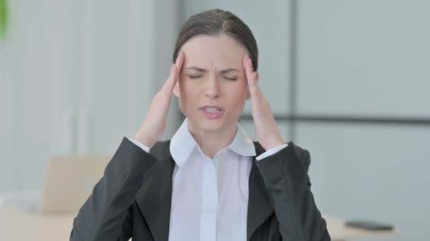Migraine Headache Tired Businesswoman 초상화 — 비디오