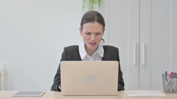 Young Businesswoman Reacting Loss While Working Office — Vídeo de Stock
