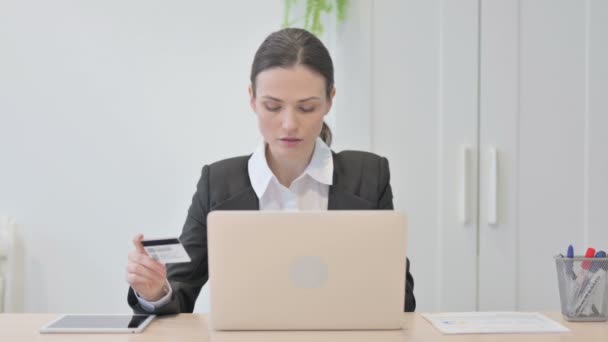 Young Businesswoman Unable Make Online Payment Laptop — Video Stock