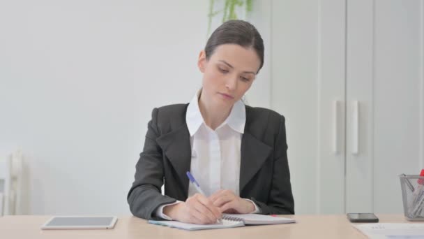 Young Businesswoman Writing While Sitting Office — Vídeos de Stock