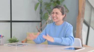 Bunalım ve Kaygı içindeki Kederli Hintli Kadın