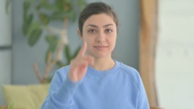 Ofise Hintli Kadın Daveti Portresi