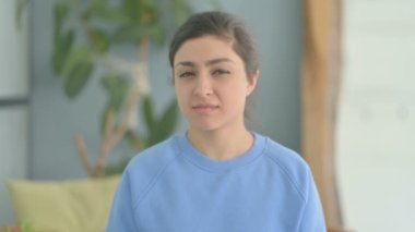 Reddedilen Hintli Kadın Titrek Kafasının Portresi