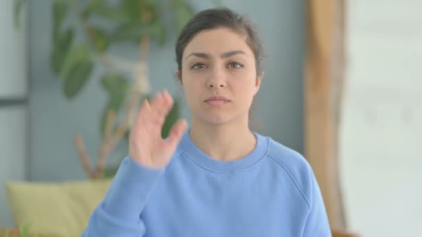 Porträtt Indiankvinna Förnekelse Med Stop Gesture — Stockvideo