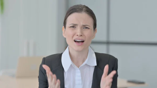 Frustration Businesswoman Reacting Financial Loss —  Fotos de Stock