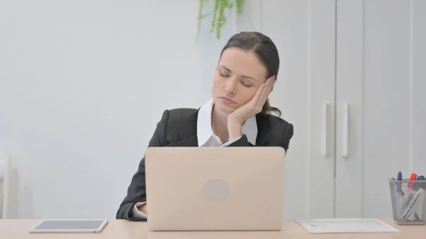 Young Businesswoman Sleeping While Sitting Work — Foto de Stock