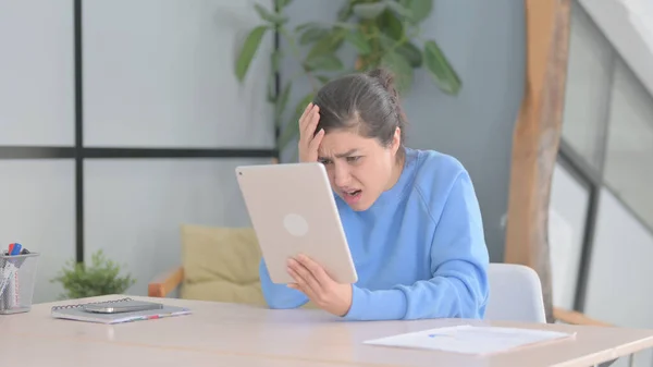 Shocked Indian Woman Reacting Loss Digital Tablet — Stock Photo, Image