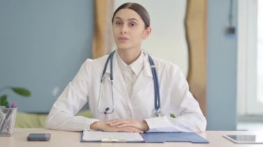 Video Sohbeti: Klinikte Genç Kadın Doktor, Çevrimiçi Danışmanlık