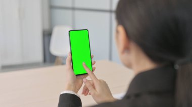 Yeşil Ekran ile Smartpone Kullanılarak İşkadınının Kapanışı