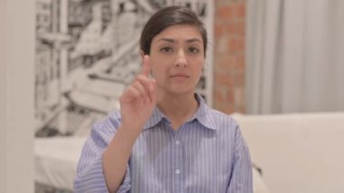 Kameraya işaretleme işkadını portresi