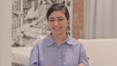 El yapımı Kalbi olan Genç Kadın Portresi