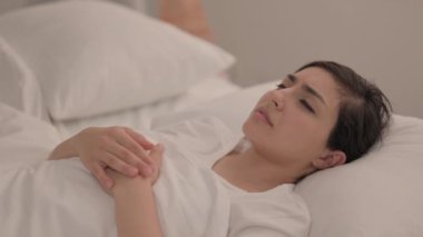 Şok Olan Genç Kadın Kabusta Uyanış, Umutsuzluk