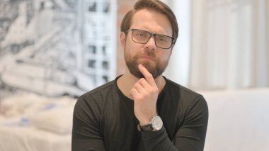 Yeni Fikri Olan Genç Yetişkin Adam 'ın Portresi