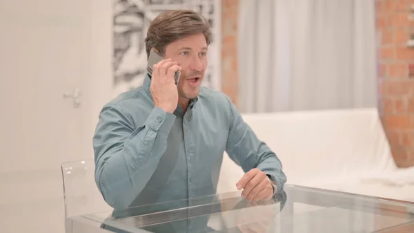 Mature Adult Man Talking Smartphone — Stock Photo, Image