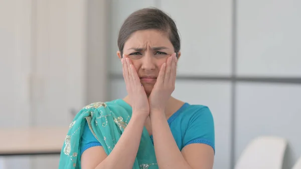 Portrait Indian Woman Sari Reacting Loss — Stock Photo, Image