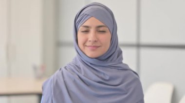 Başı Sarsılan Müslüman Kadın Portresi Kabul Edildi