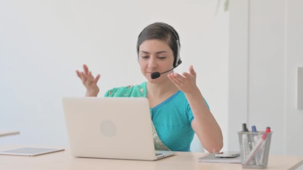 Indian Woman Sari Headset Talking Customers Online Call Center — стокове відео