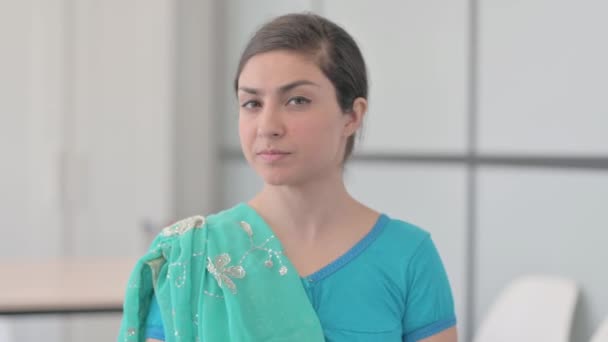 Ritratto Donna Indiana Sari Denial Stop Gesture — Video Stock