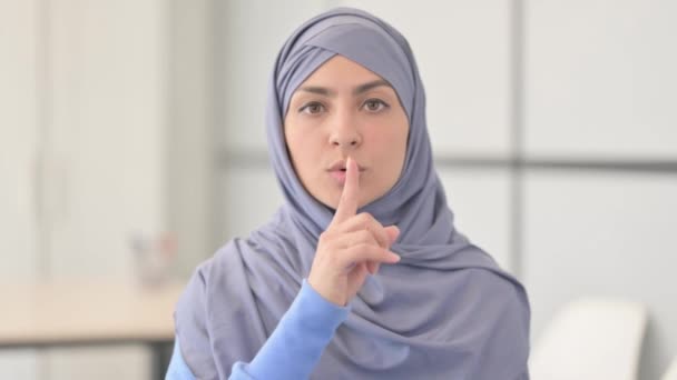 Portrait Muslim Woman Hijab Finger Lips — Stock Video