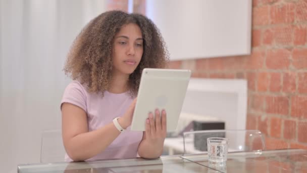 Online Video Chat Tabletu Afroameričanky — Stock video