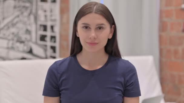Mladý Latina Žena Dělá Online Video Chat — Stock video