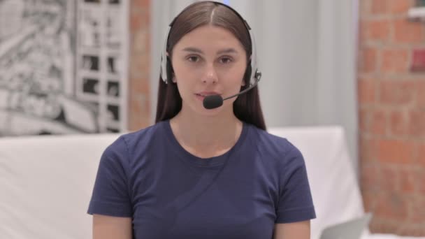 Porträt Einer Lächelnden Jungen Latina Mit Headset Call Center — Stockvideo